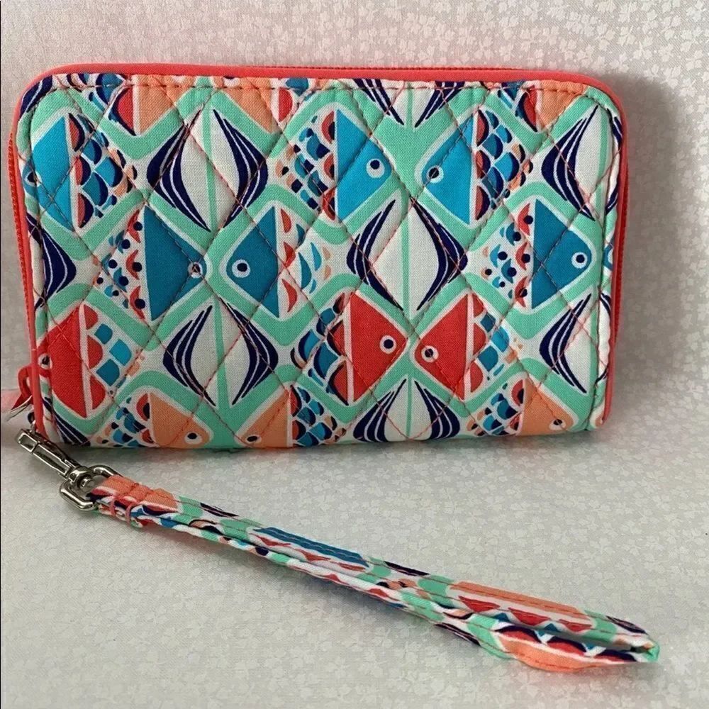Vera Bradley RFID GRAB & Go Wristlet.  Go Fish